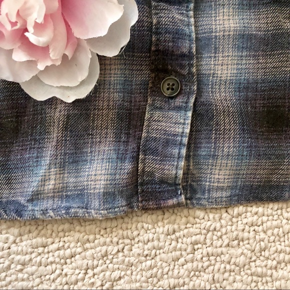 ❌SOLD❌ BDG Women’s Plaid Shirt - Picture 2 of 6